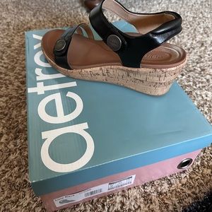 Aetrex livia black wedges